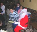 Entrega de regalos en Nochebuena ...