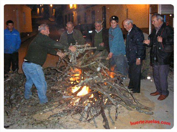 Entierro de la sardina - Preparando la lumbre