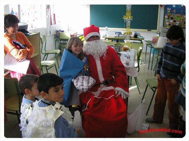 Entrega de regalos en la escula